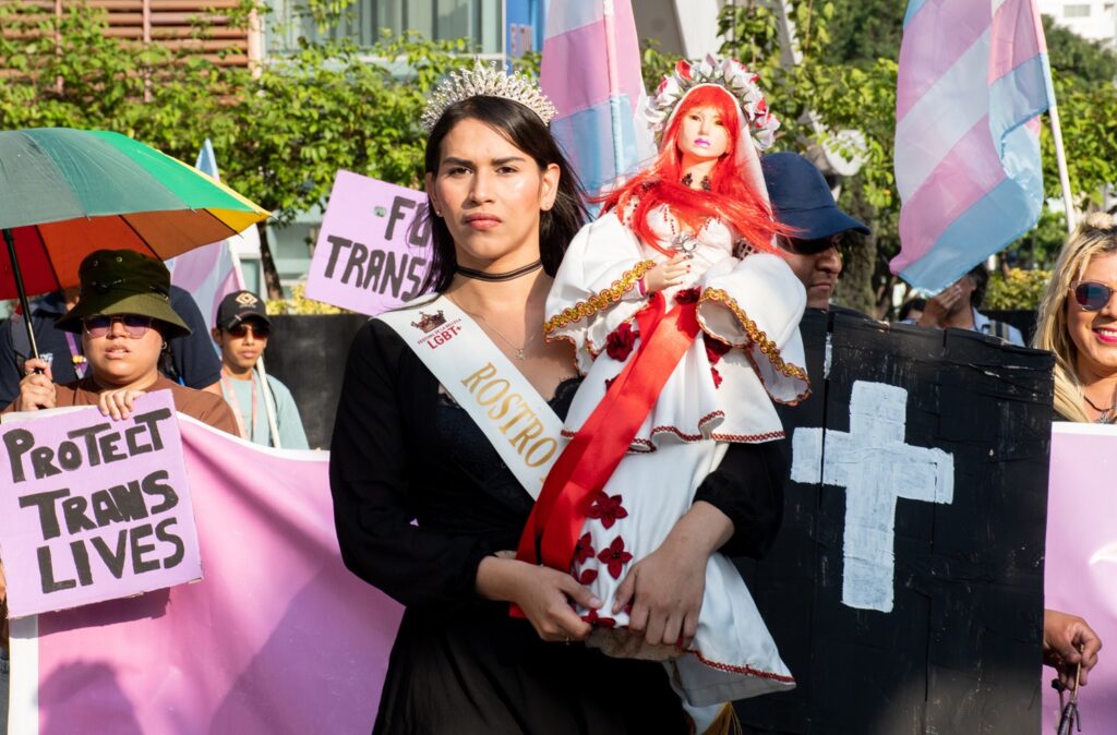 Historic Mobilization in Guayaquil Unites Faith, Justice, and Economic Inclusion 2025 procesión trans pride ecuador silueta x vírgen del estigma